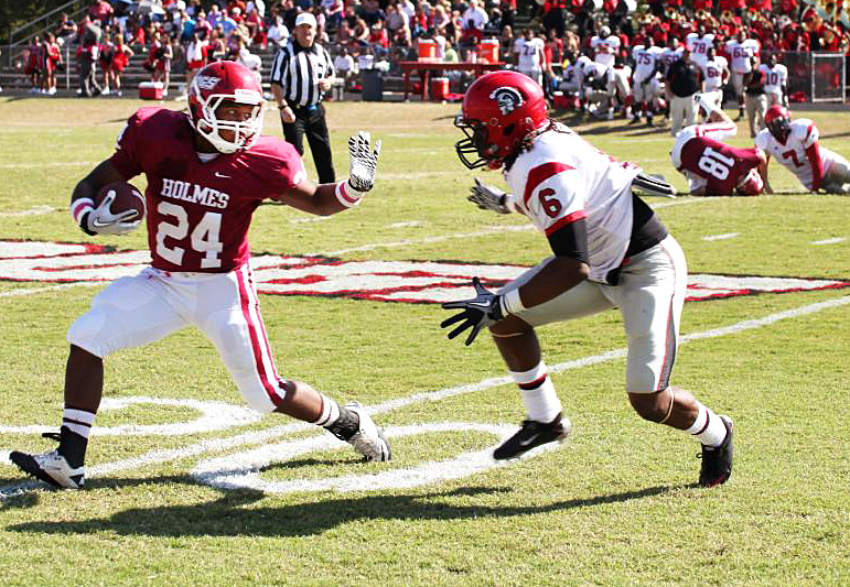 Bulldogs get 33-10 Homecoming victory over the Trojans