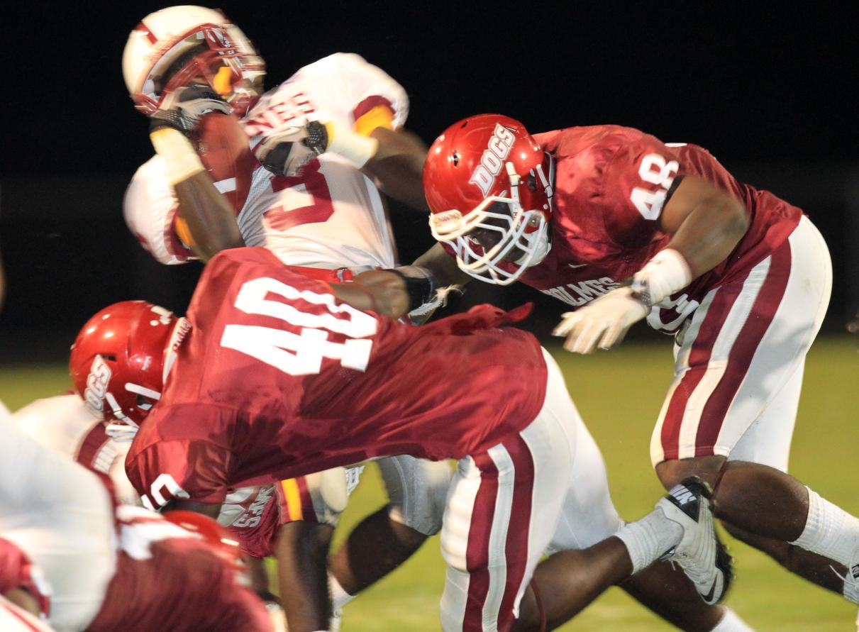 Bobcats outscore Bulldogs, 38-20