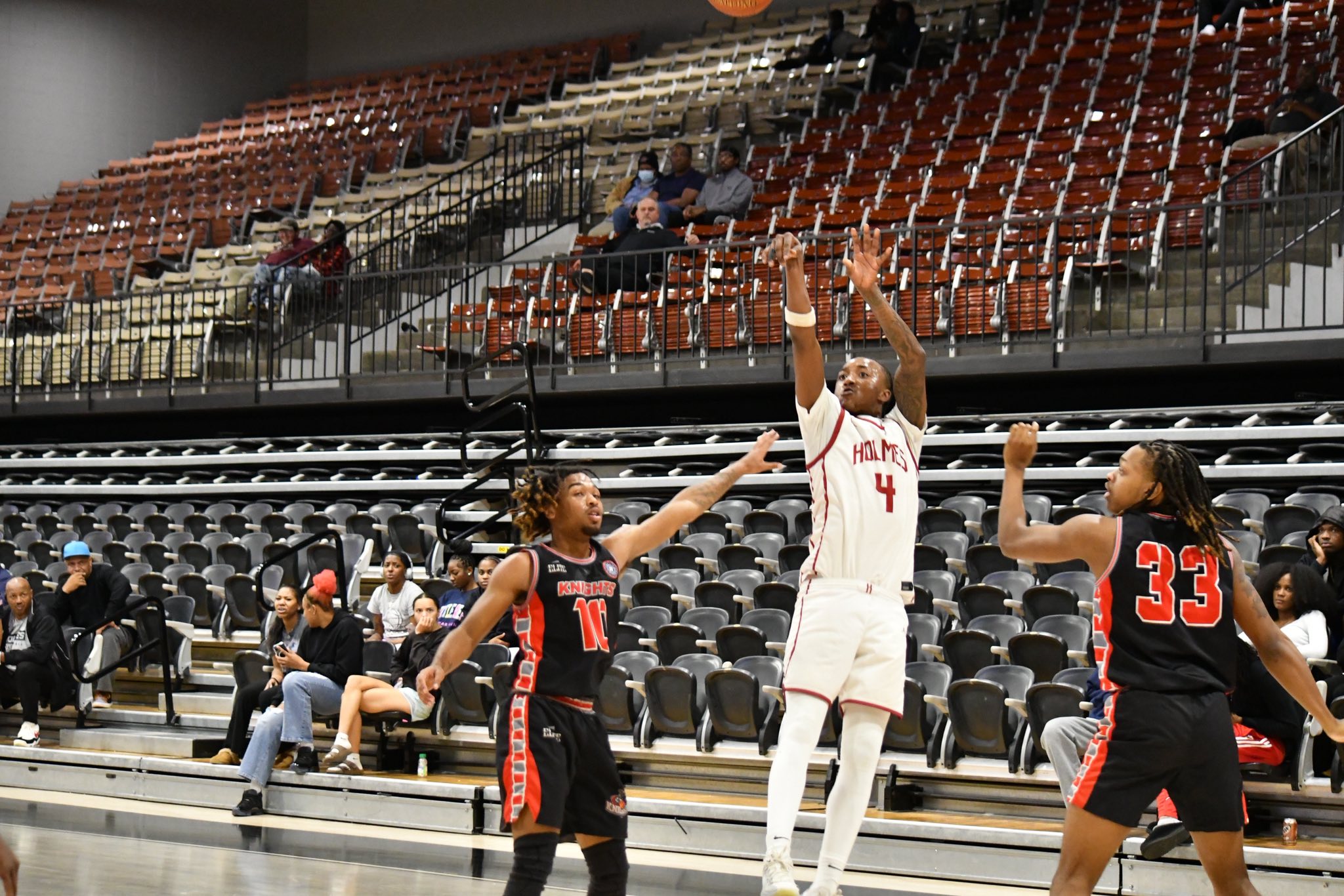 Bulldogs open MACCC play with an 87-61 over NE Tigers
