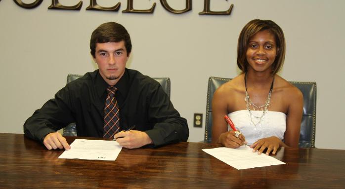Taylor and Furdge sign with Belhaven University