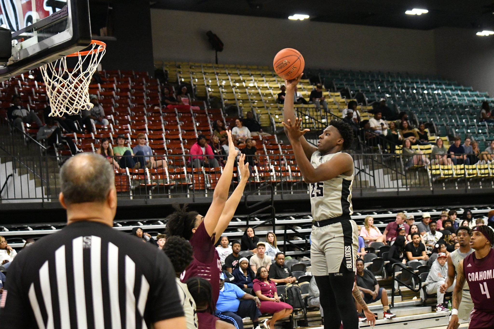 Bulldogs knock off Tigers; prepare for Region 23 Tournament