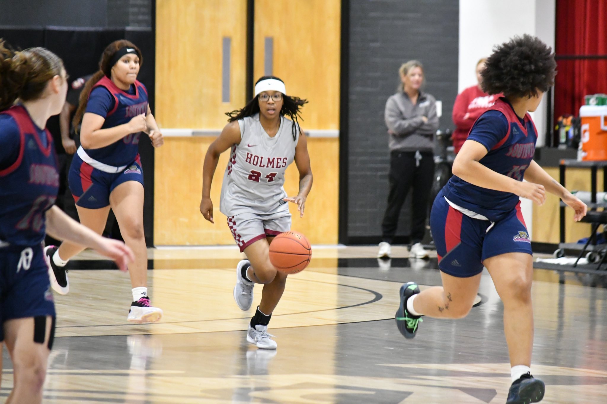 Lady Bulldogs open MACCC play with a 63-60 win over NE Tigers
